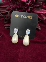 Minimalistic Pearl Drop Earrings