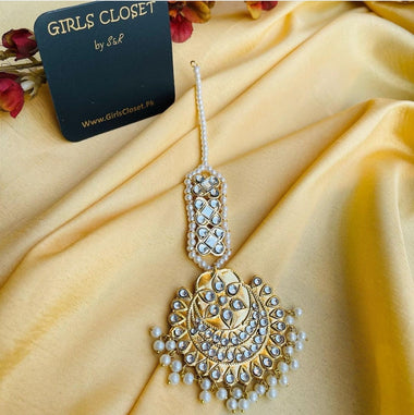 Kundan Artistic Anjaani Bindiya for women